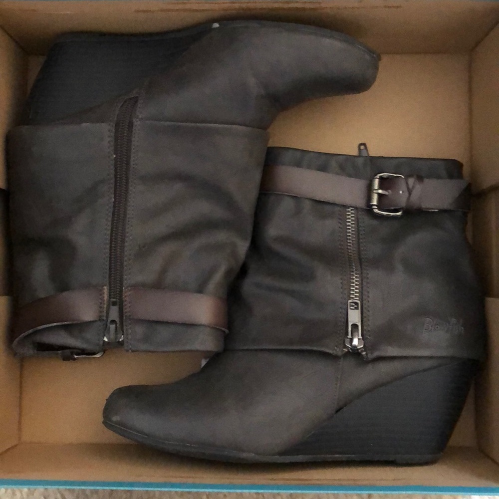 Heeled false leather boots women size 8 worn once